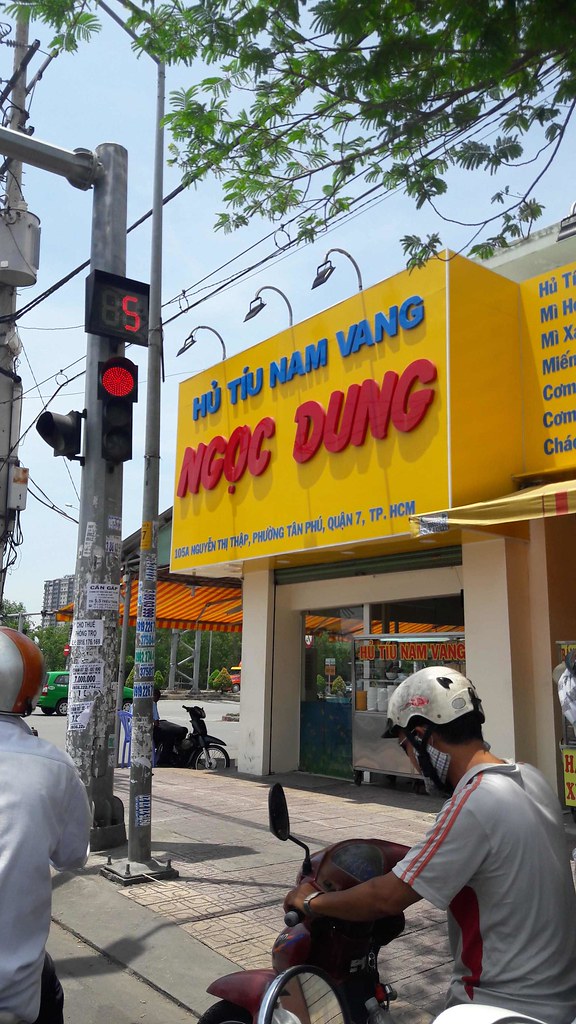 Bảng hiệu Quán hủ tíu